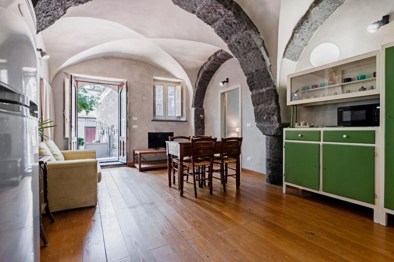 Gli Iris Apartments By Wonderful Italy 린구아로싸 외부 사진
