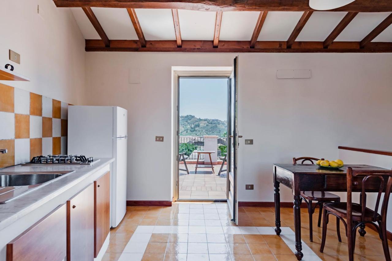 Gli Iris Apartments By Wonderful Italy 린구아로싸 외부 사진